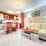 By The Sea Rukavac, - 15352 Βις