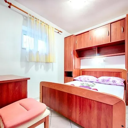 By The Sea Rukavac, - 15352 Vis